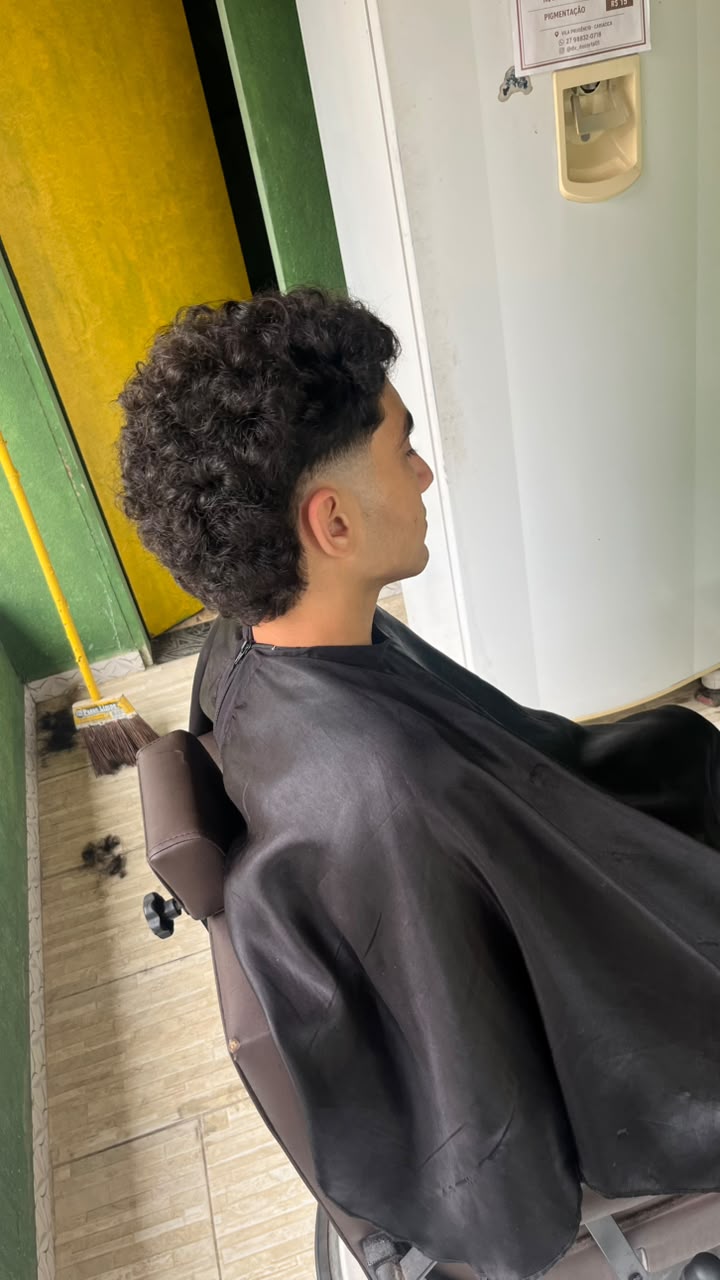 Cacheado com fade